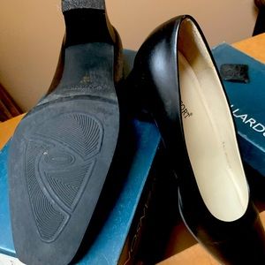 Black comfort dress shoes